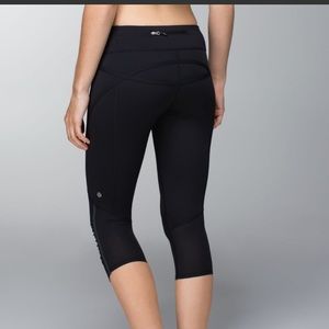 Lululemon Run Pace Crop size 6 black reflective